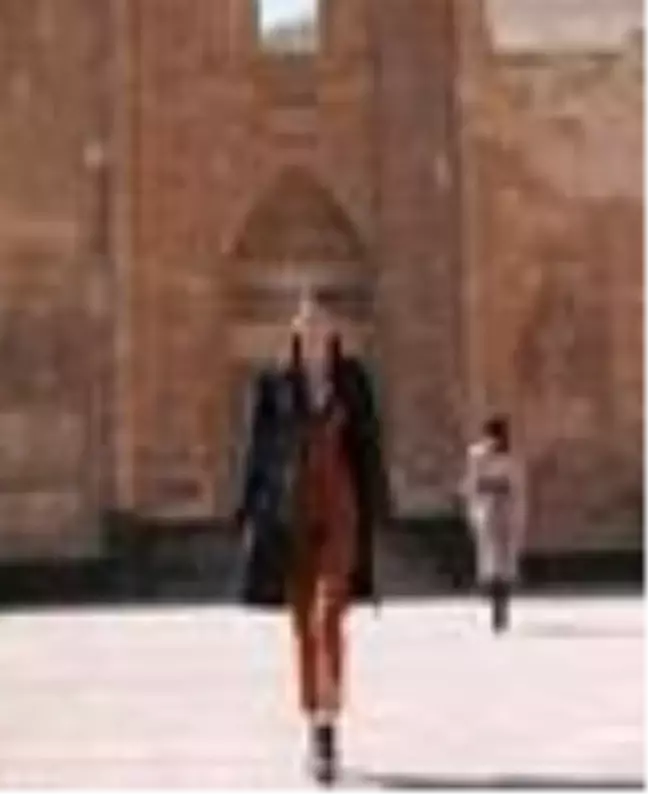 İshak Paşa Sarayı'nda görkemli defile