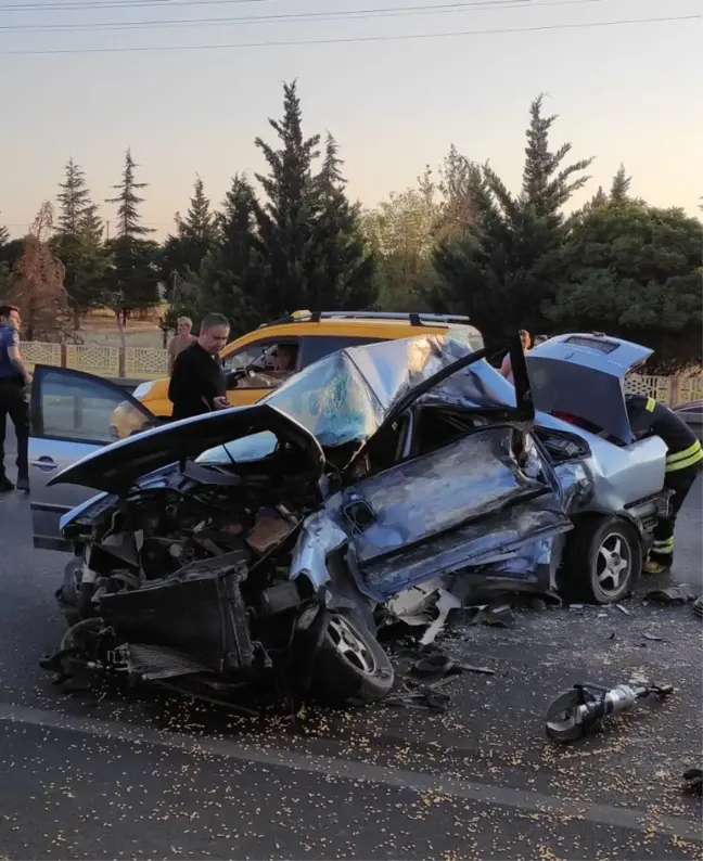 Konya'da Kavşakta Meydana Gelen Kazada 2 Kişi Hayatını Kaybetti