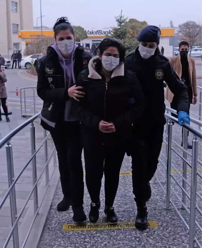 Kadir Şeker'in kurtardığı kadın, eroinle yakalanıp tutuklanmadan önce bıçaklı kavgaya karışmış