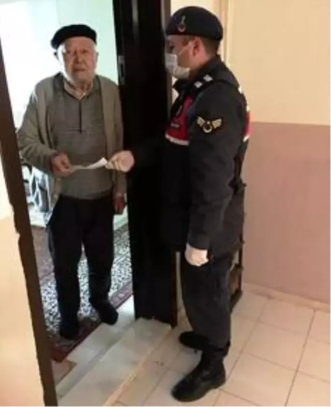 Sabahattin dede, 10 bin lirasını Milli Dayanışma Kampanyası'na bağışladı