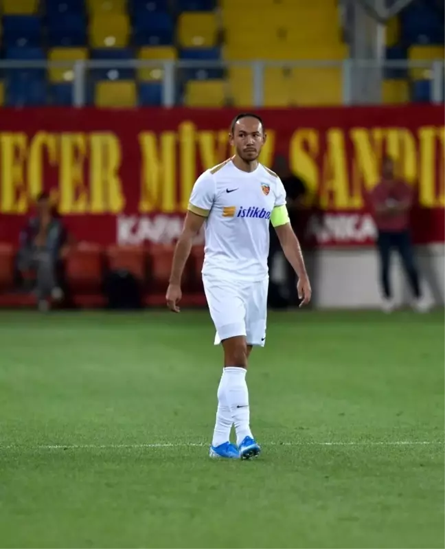 Umut Bulut 6. kez kırmızı gördü