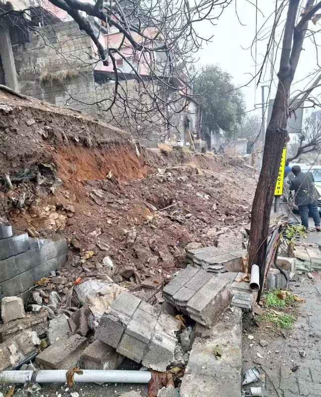 Kahramanmaraş'ta Şiddetli Yağış Sonrası İstinat Duvarı Çöktü