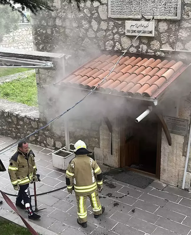 Tokat'ta Tarihi Camide Yangın Çıktı