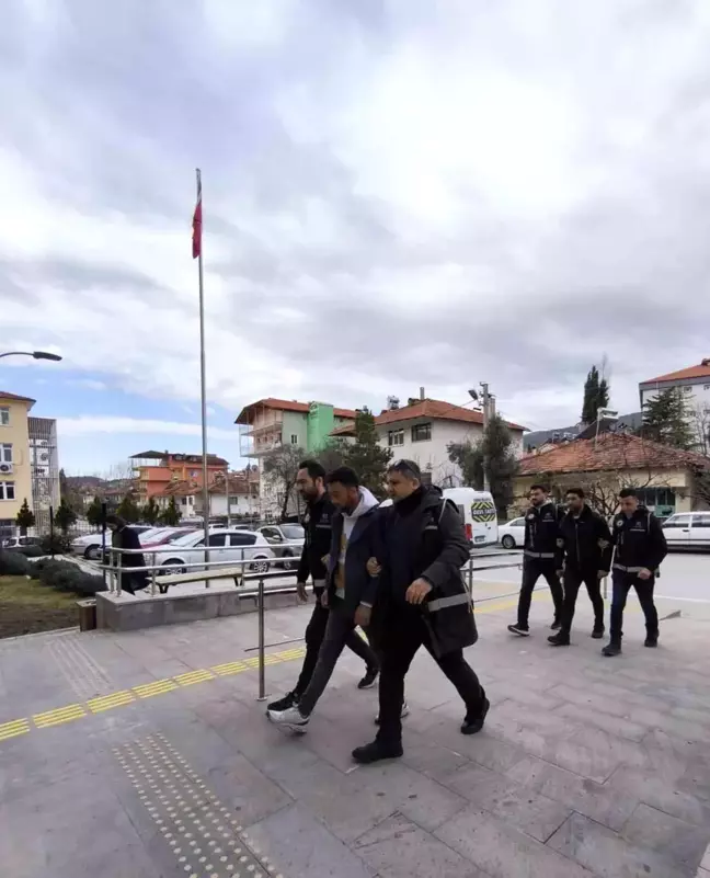 Burdur'da sahte para ile hayvan alışverişi yapan şahıslar tutuklandı