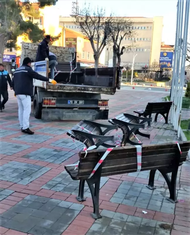 Karaman Belediyesi parklardaki oturma banklarını kaldırdı