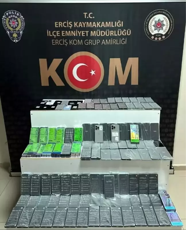 Van'da Kaçak Cep Telefonu Operasyonu: 3 Gözaltı