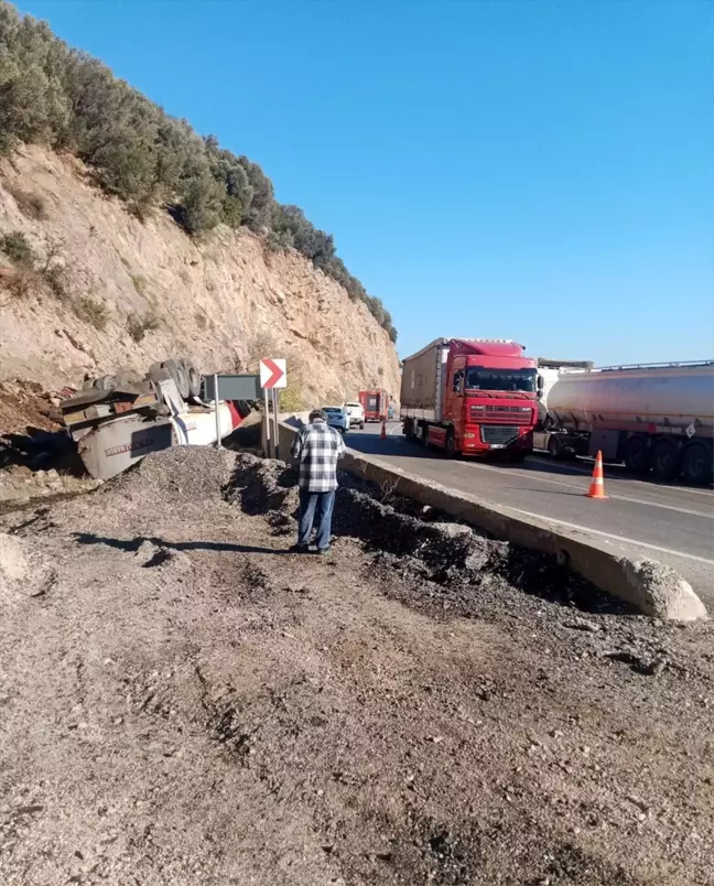 Gaziantep'te mazot yüklü tanker devrildi, sürücü hayatını kaybetti
