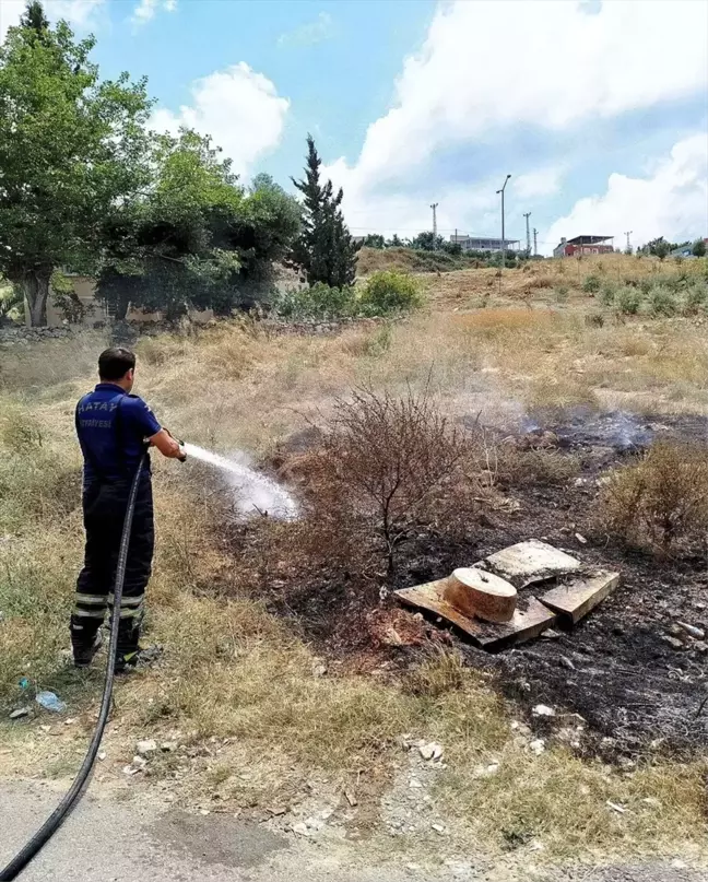 Hatay'ın 3 ilçesindeki otluk alanlardaki yangınlar söndürüldü