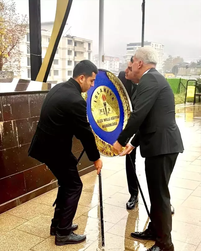 Gaziantep'in ilçelerinde 24 Kasım Öğretmenler Günü kutlandı