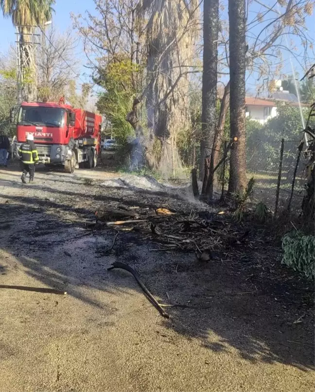 Hatay'ın Arsuz İlçesinde Otluk Alanda Yangın