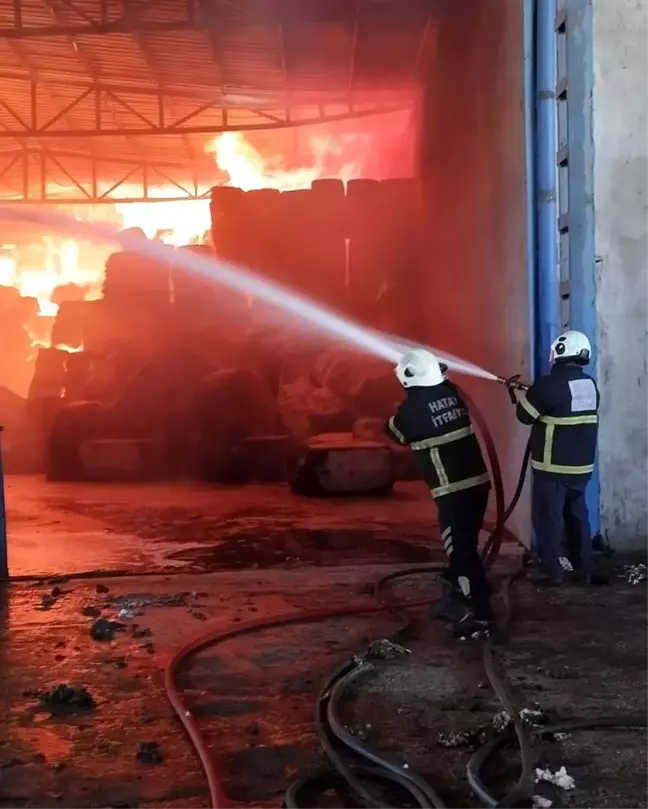 Hatay'da Pamuk Fabrikasında Yangın Çıktı