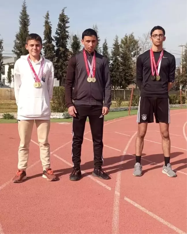 Söke Şehit Emre Acar Cumhuriyet Anadolu Lisesi'nden Atletizmde 3 il birincilliği