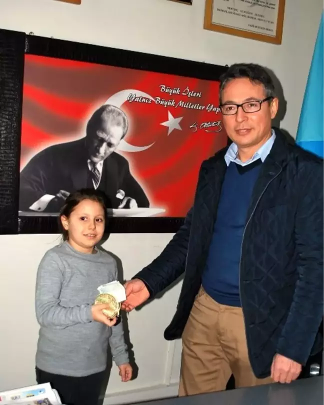 Bileklik Sattı, Gelirini Halep'e Bağışladı