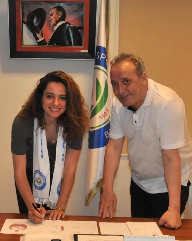 Bursa Nilüfer Belediyespor Duygu'yla Sözleşme Yeniledi