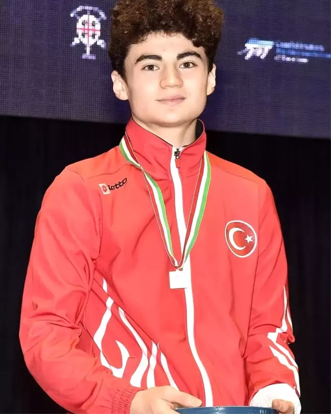 Çubuklu Eskrimci Gümüş Madalya Kazandı