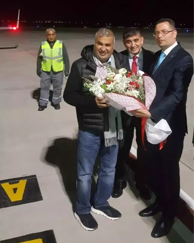 Özel Jeti ile Gaziantep'e Gelen Suudi İş Adamı Havalimanında Çiçekle Karşılandı