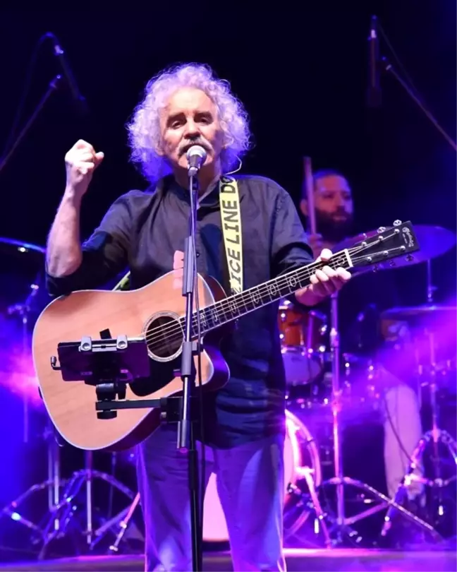 Yeni Türkü grubu 40. yılını Bilecik'te verdiği konserle kutladı