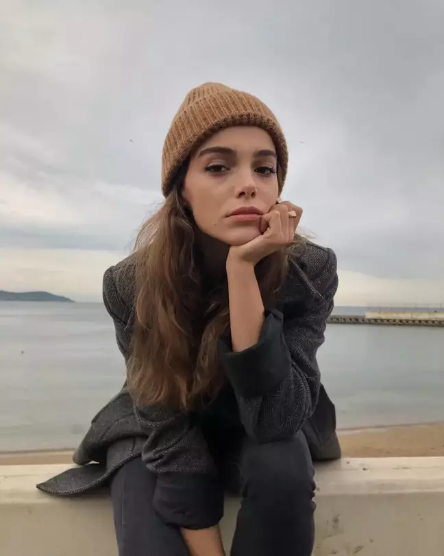 Son Yaz Yağmur kimdir? Son Yaz dizisinde Yağmur karakterini canlandıran Hafsanur Sancaktutan kimdir, kaç yaşında?