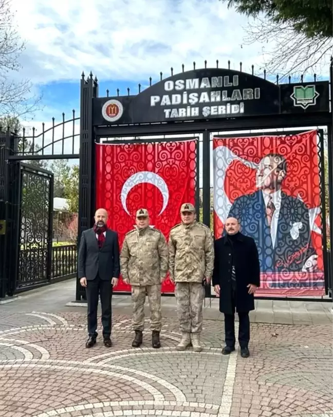 Türkiye'nin en uzun tarih şeridi komutanları ağırladı
