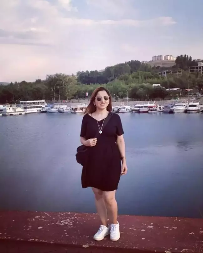 Van'da kaza sonucu hayatını kaybeden hemşire Yalova'da toprağa verildi