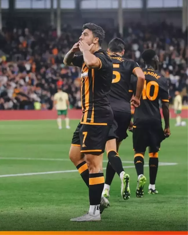 Ozan Tufan, Hull City ile Bristol City maçında gol attı