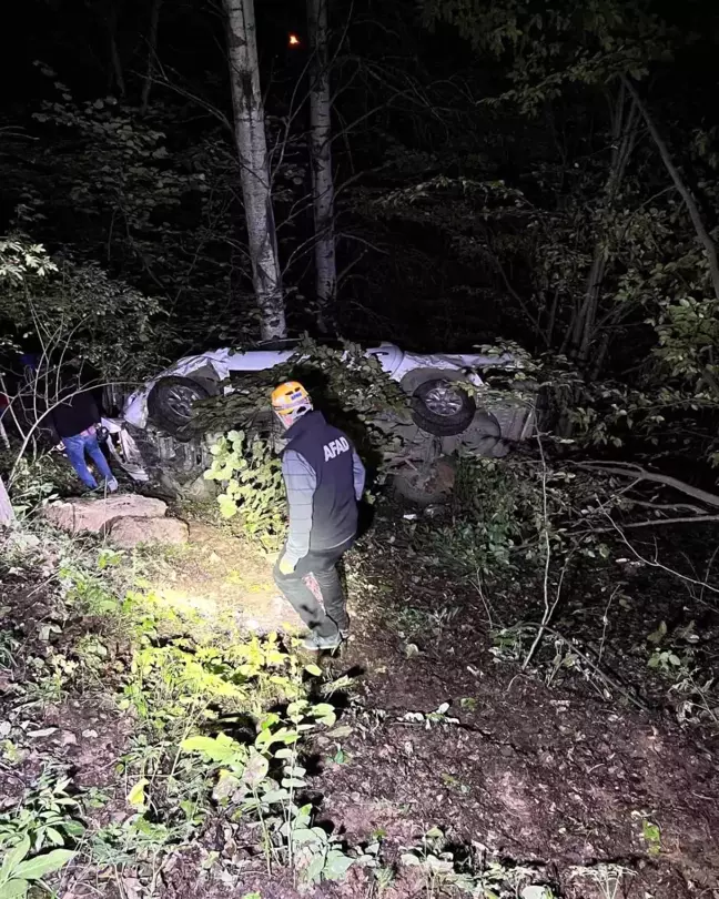 Artvin'in Ardanuç ilçesinde trafik kazası: 1 ölü, 2 yaralı