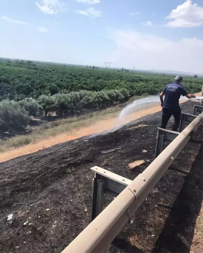 Hatay'da çalılık alanda çıkan yangın söndürüldü