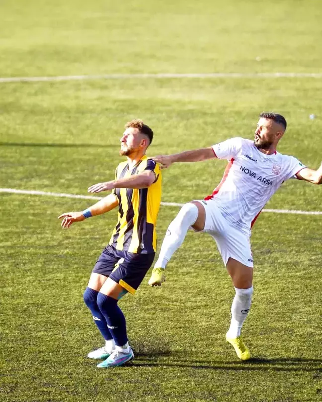Ayvalıkgücü Belediyespor, Talasgücü Belediyespor'u 2-1 mağlup etti