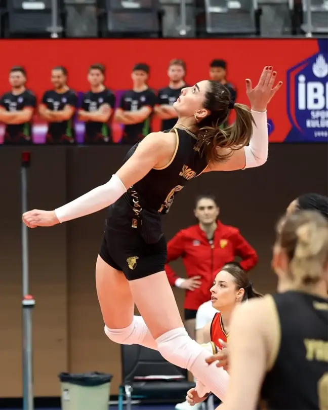 Göztepe Voleybol İstanbul Büyükşehir Belediyespor'a mağlup oldu