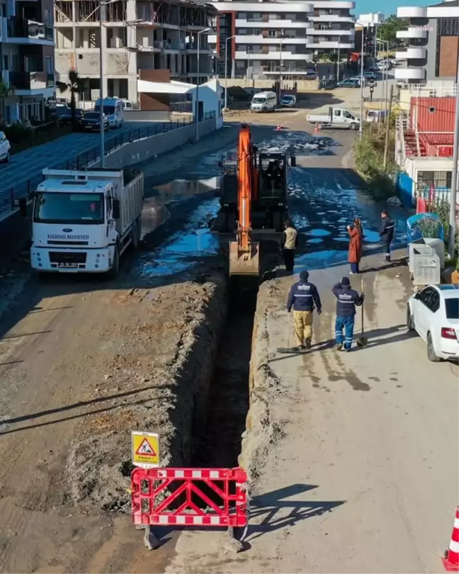 Kuşadası'nda Yağmur Suyu Hattı Çalışmaları Devam Ediyor