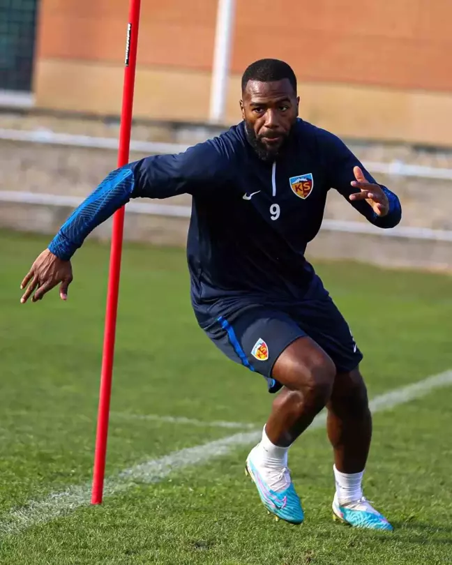Kayserispor, ara transfer döneminde 3 futbolcu kadrosuna kattı