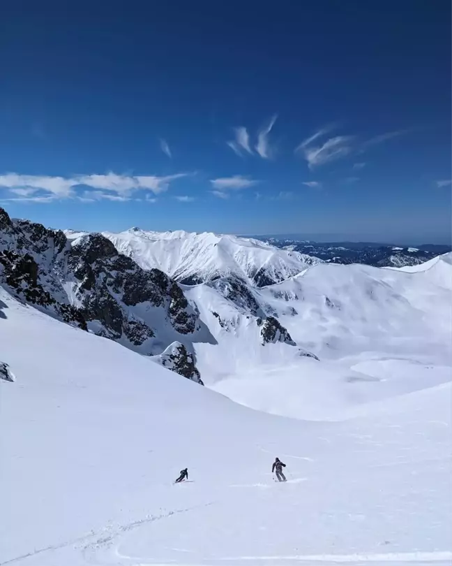 Kaçkar Dağları'nda Helikopterle Kayak Etkinliği