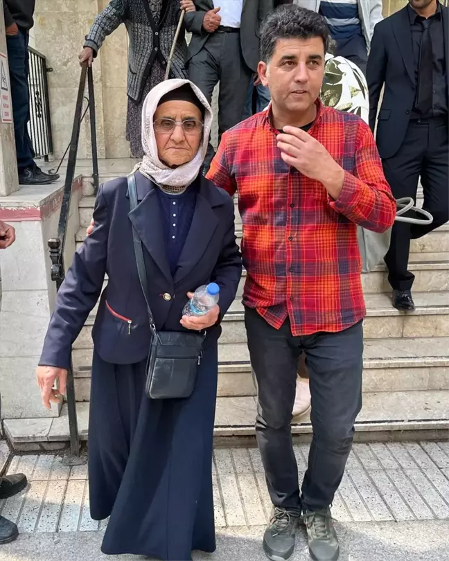 75 Yaşındaki Kadın Maden Şirketi Çalışanlarını Darbetti, Adli Para Cezası Aldı