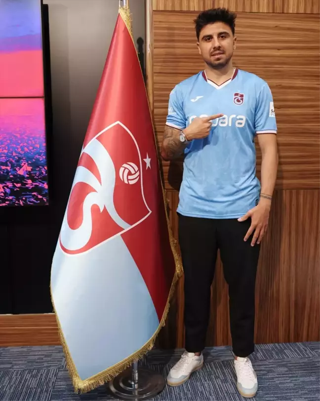 Trabzonspor, Ozan Tufan için imza töreni düzenledi