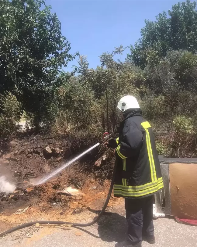 İskenderun'da çalılık alanda çıkan yangın söndürüldü