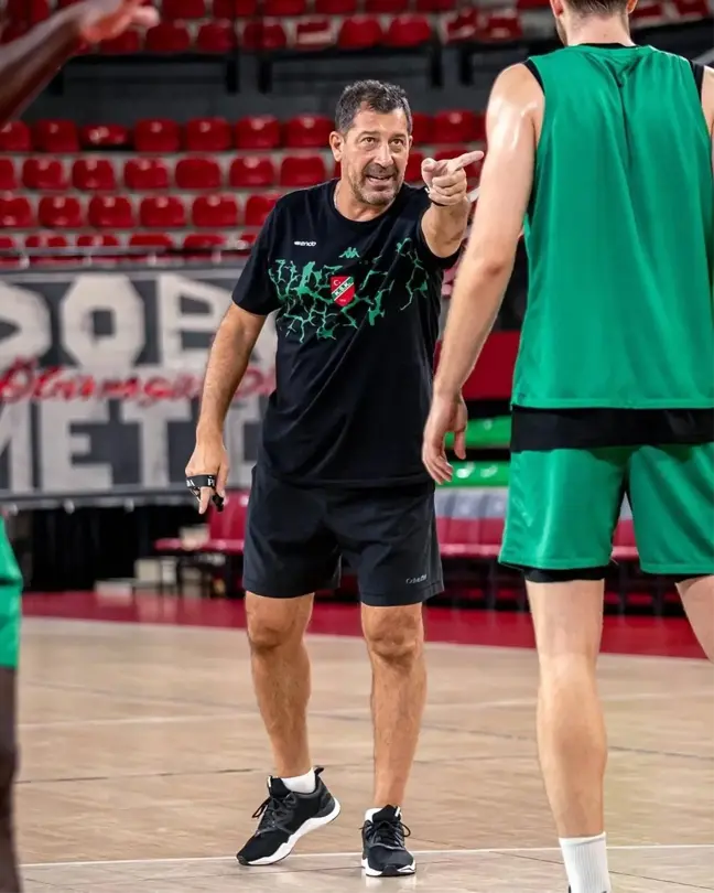 Karşıyaka, Basketbol Şampiyonlar Ligi'ne Kötü Başladı