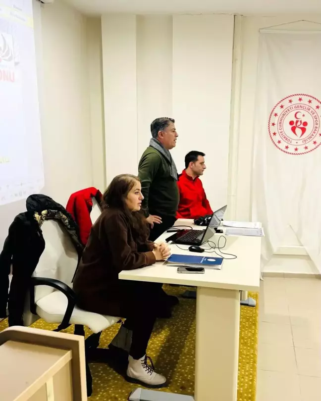 Erzurum'da Badminton Aday Hakem Kursu Düzenlendi