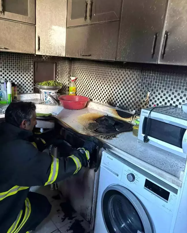 Hatay'da Mutfakta Çıkan Yangın Kontrol Altına Alındı