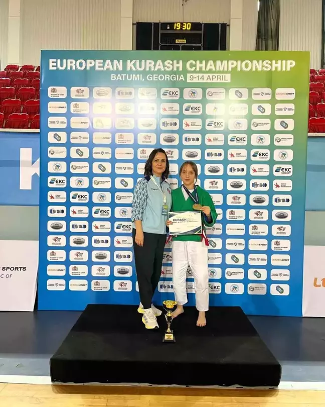Düzceli Sporcu Ayşenaz Tosun Avrupa Şampiyonu Oldu