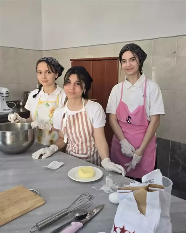 Bursa'da GastroOrtaokul Kurabiye Yarışması'nda madalyalar sahiplerini buldu