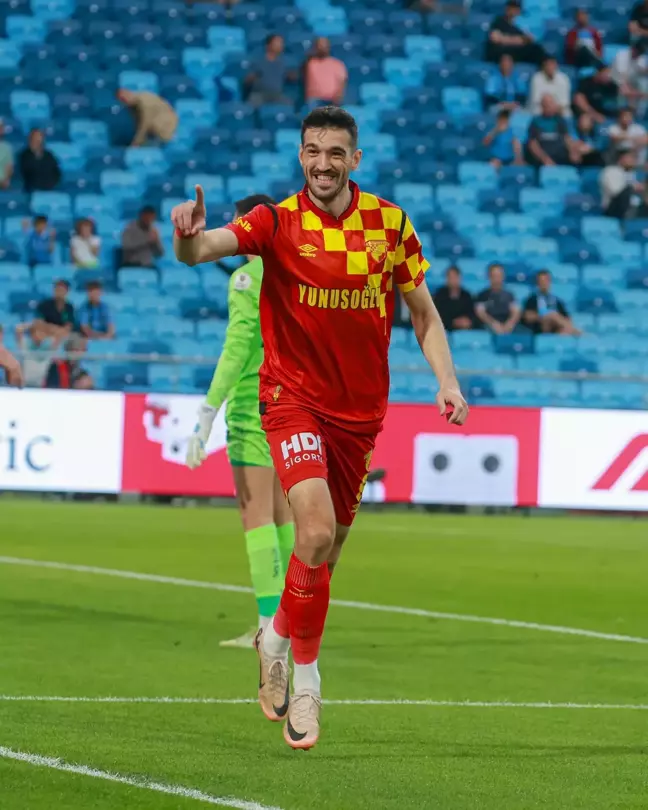 Kubilay Kanatsızkuş Göztepe'yi Sırtlıyor