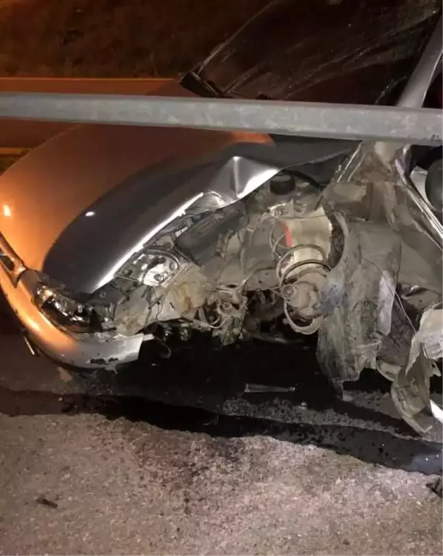 Ankara'da Kaza: Araç Elektrik Direğine Çarptı, Sürücü Yaralandı