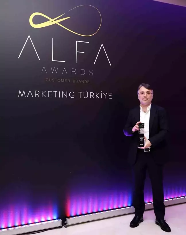 Sur Yapı, ALFA Awards'ta Müşteri Deneyimini En İyi Yöneten Marka ödülünü kazandı