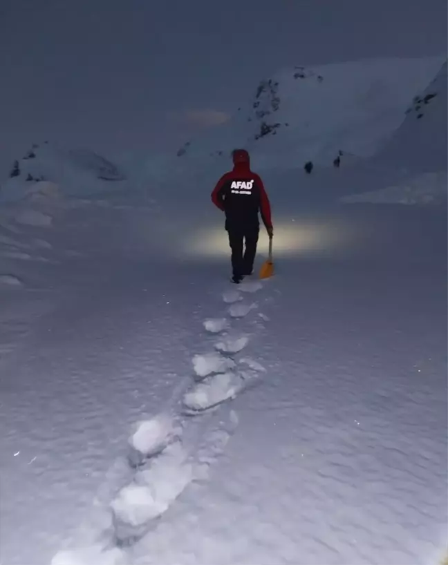 Hakkari'de Mahsur Kalan Aile AFAD Ekiplerince Kurtarıldı