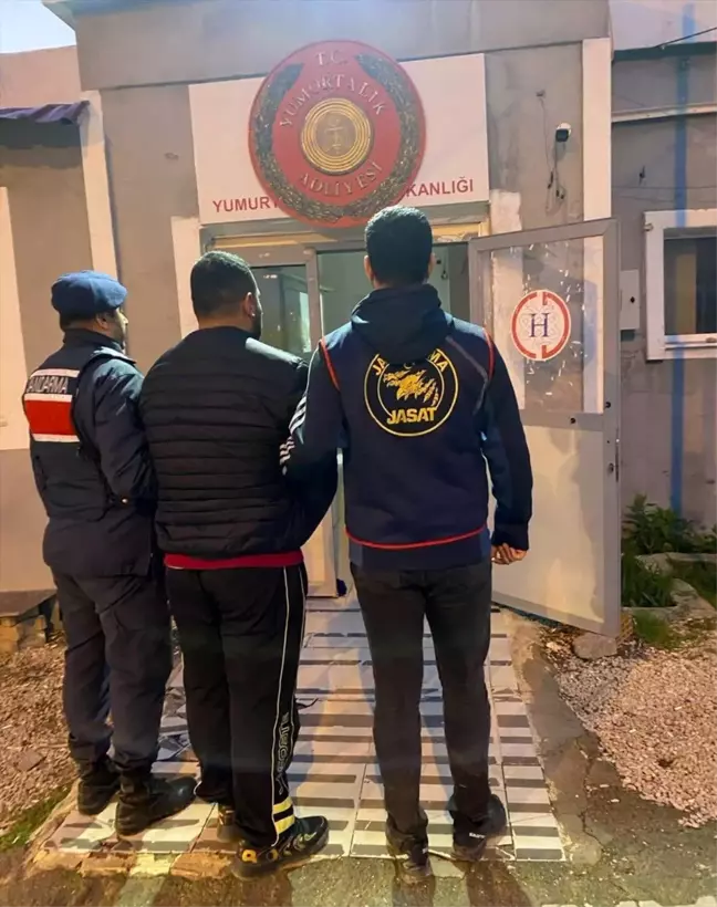 Adana'da 14 yıl kesinleşmiş hapis cezasıyla aranan firari hükümlü yakalandı