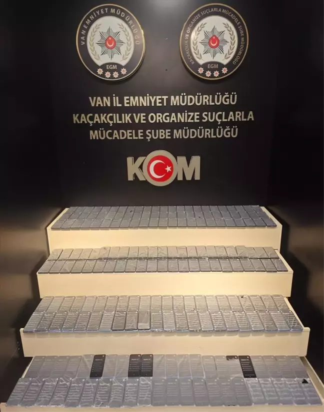 Van'da Kaçakçılık Operasyonu: 296 Cep Telefonu Ele Geçirildi