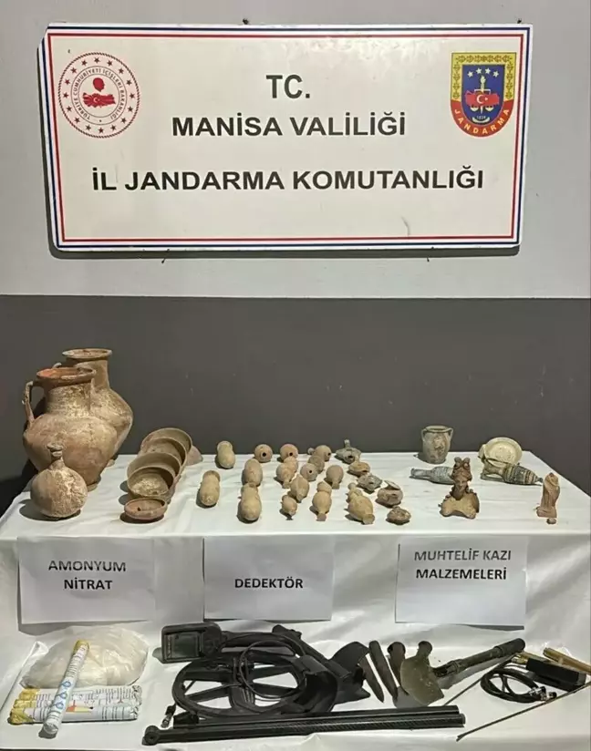 Manisa'da Tarihi Eşya Kaçakçıları Yakalandı