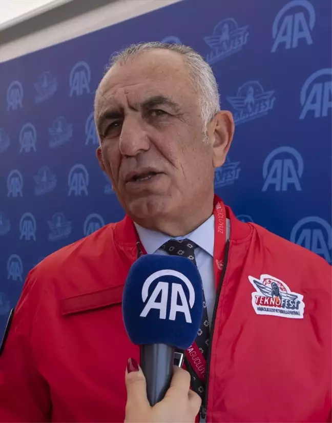 KKTC Milli Eğitim Bakanı Çavuşoğlu, TEKNOFEST KKTC'deki AA standını ziyaret etti Açıklaması