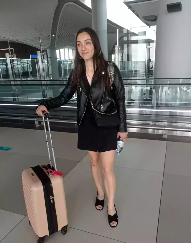 Merve Dizdar İstanbul'a geldi