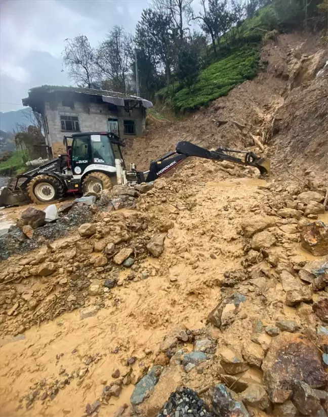 Rize'de Şiddetli Yağışlar Heyelanlara Yol Açtı